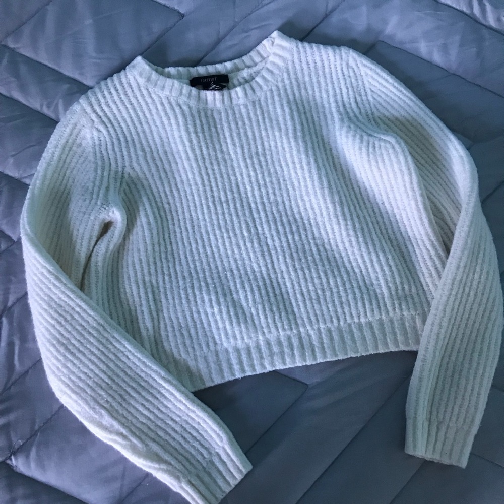 FUZZY WHITE CROPPED SWEATER